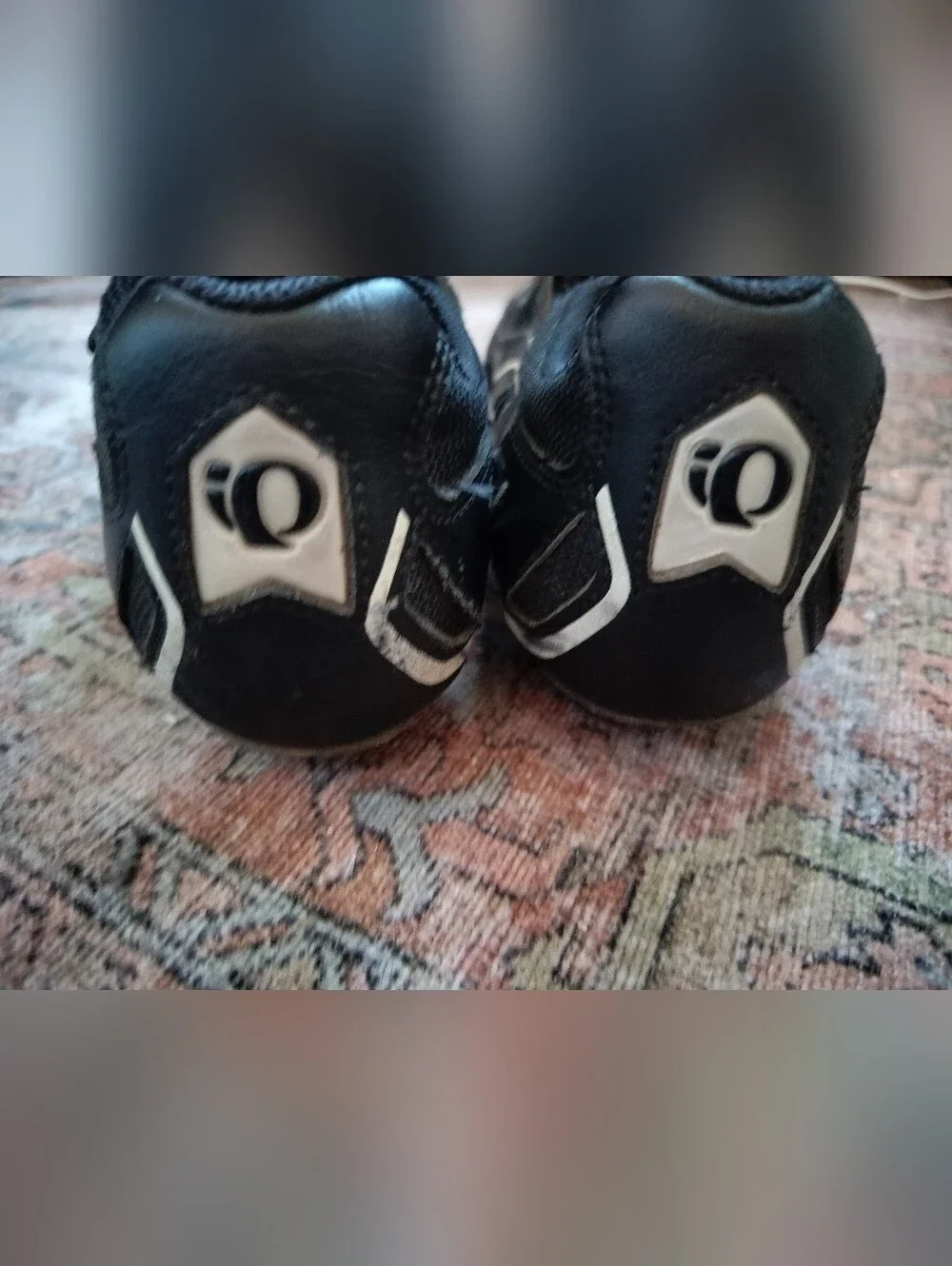 Pearl Izumi Black & White Cycling Bike Shoes w Orange Insoles - Size 9/7.5 Men